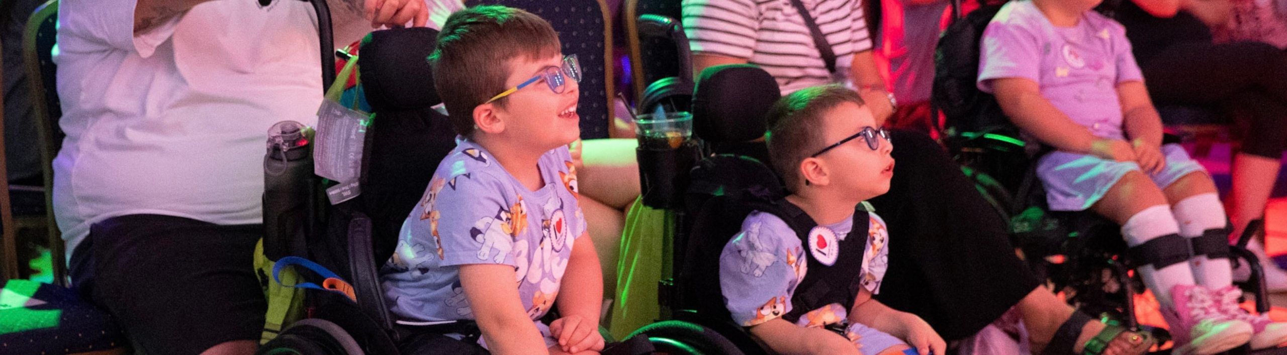 children enjoying a circus starr performance